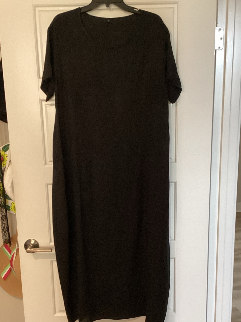 Black Short-Sleeve Maxi Dress pocket